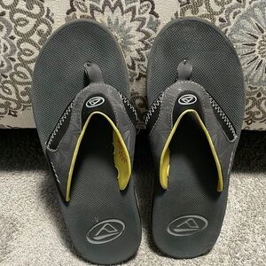 EC Men's Reef Sandals - Grey/Black/ Yellow - Size 9